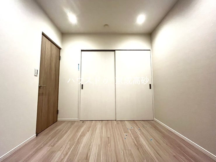 毎日の疲れを癒す主寝室。リラックスできる時間をお過ごしください。