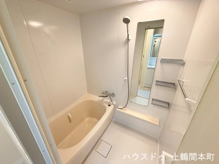 一日の疲れを癒す、落ち着いた雰囲気のバスルームです