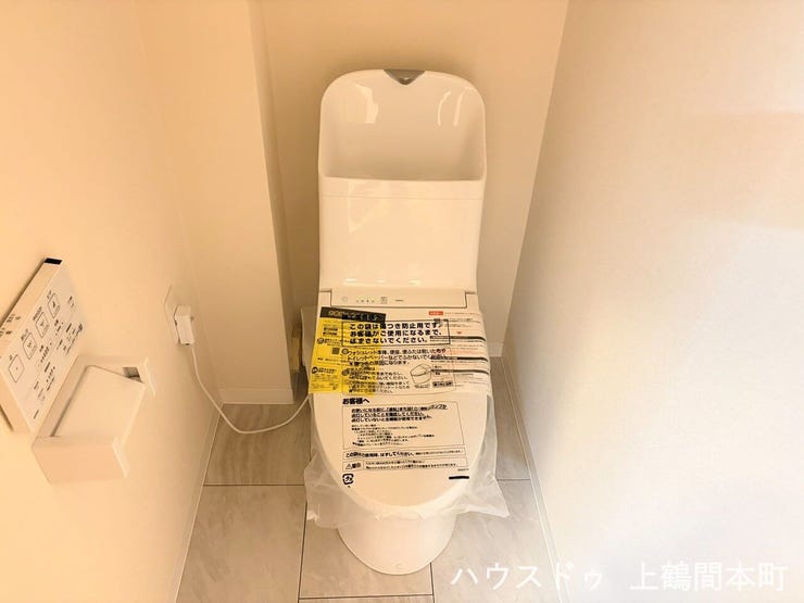 トイレには快適な温水洗浄便座付き
