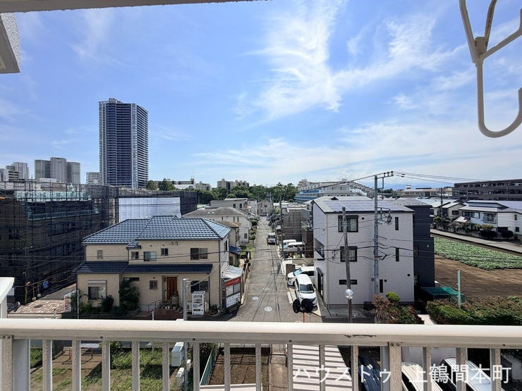 遠くまで見渡せる開放感のある眺望が、日々の暮らしにゆとりを与えます