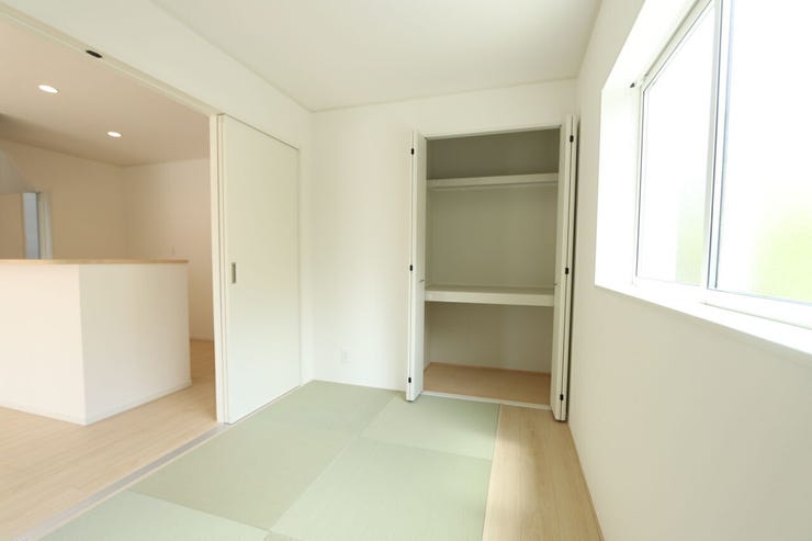 柔らかい畳の敷かれた和室は、お子様とゆっくりくつろげるお昼寝スペース♪
