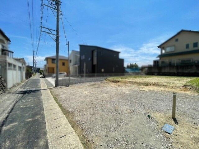 道路幅約3.2m。静かな住環境が魅力です。