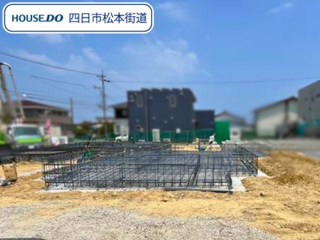 【外観】
三重小学校/大池中学校エリアに家族とのコミュニケーションが増えるリビングイン階段のLDKのある4LDK♪新築一戸建て建築中。現在基礎工事。これから順次情報をお届けしていきます。お楽しみに♪
