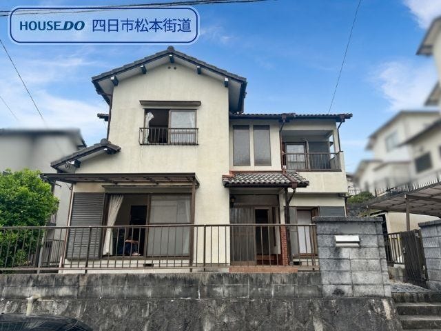【外観】
大谷台小学校/山手中学校区の5DK。最寄りのバス停まで徒歩約3分で、マイカーを持たない方にもおすすめの物件です!
※一部画像修正をしています。