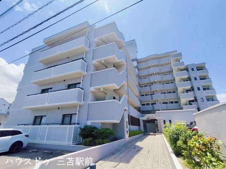 【外観】
《外観》1991年5月築、8階建て