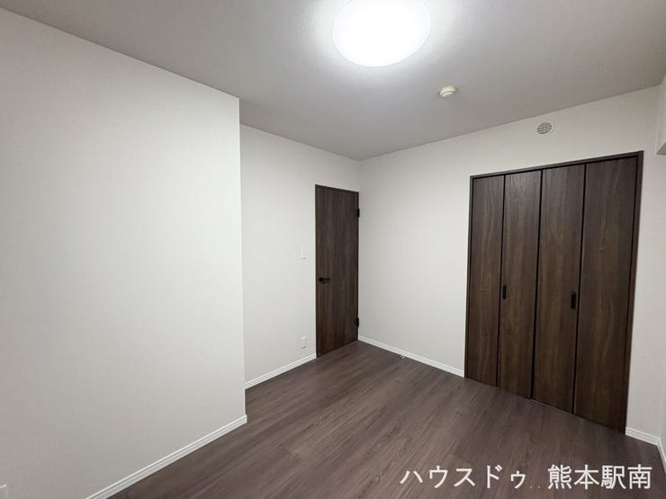 ■洋室5.7帖
・子供部屋や趣味の部屋など様々な使用ができます。