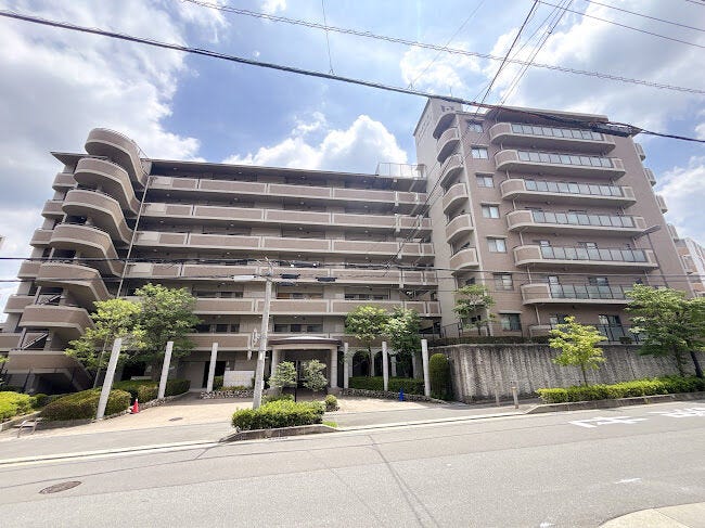 【外観】
「生駒駅」より徒歩約10分の立地◎