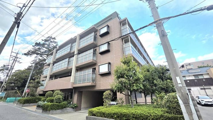 【外観】
夙川の情緒ある街並みに佇む、管理体制良好な6階建マンション !