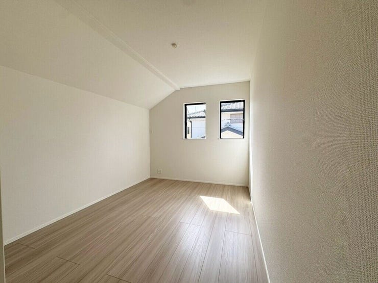 【Bedroom】ベッドとデスクを置いてもゆとりのある、使い勝手の良い広さの洋室です。