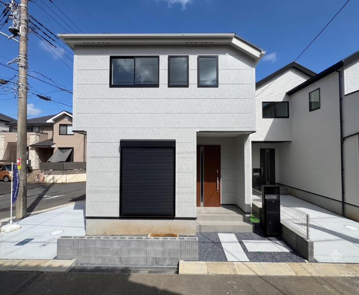 【Exterior】外出中でも荷物を受け取れる便利な宅配ボックス付き。忙しい毎日も安心です。