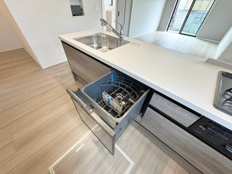 【kitchen】家事の時短に便利な食洗機付き。手洗い不要で毎日の負担を軽減します。