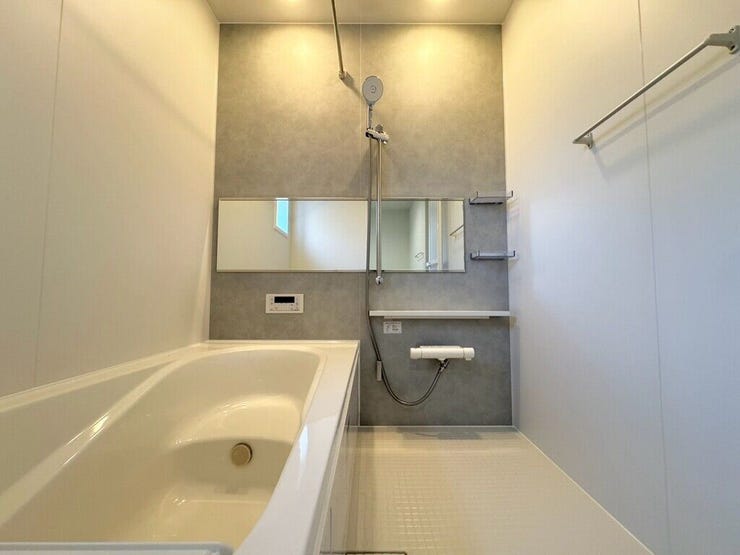 【Bathroom】お子様とのバスタイムにも十分な広さがあり、掃除も簡単にできます。