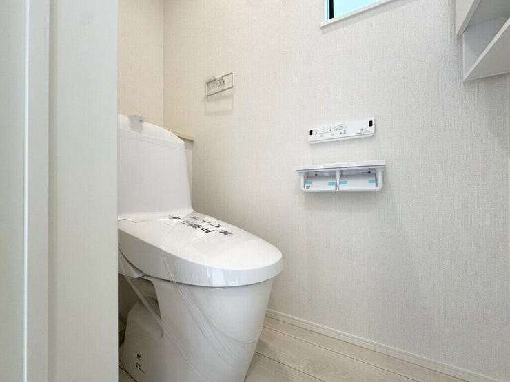 【Toilet】清潔感があり、落ち着いたデザインのトイレ。家族みんなが快適に使えます。