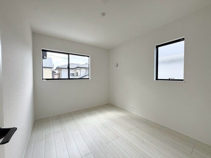 【Bedroom】ナチュラルな内装で、リラックスできる空間。寝室や書斎にも最適です。