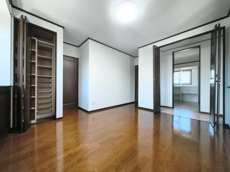 【Bedroom】ナチュラルな内装で、リラックスできる空間。寝室や書斎にも最適です。