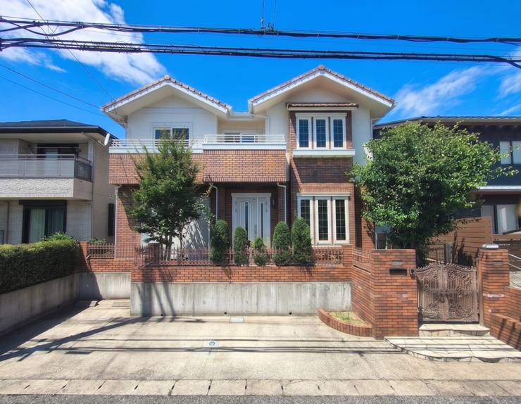 【Exterior】落ち着きのあるシンプルな外観で、長く愛せる住まいに仕上がっています。