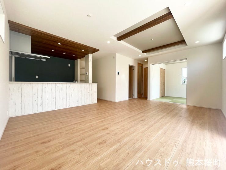 ■安らぎと笑顔の中心地■陽光が優しく降り注ぎ、会話が自然と弾む。ここでは、毎日が特別な時間へと変わります。