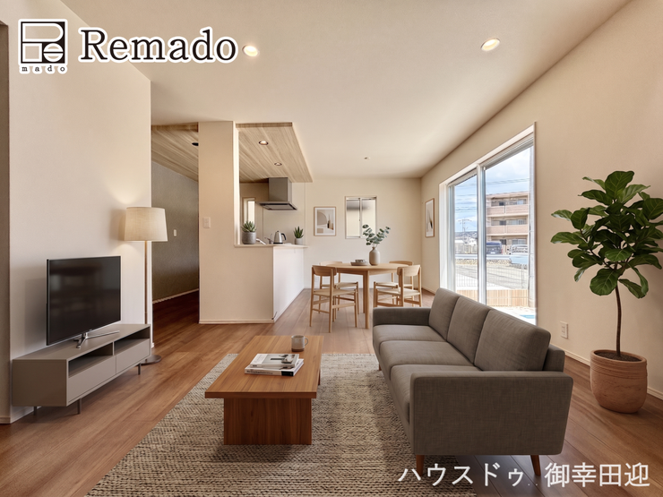 【リビング】
■家族の笑顔が集う中心地■お気に入りの家具を迎え、窓からは心地の良い光が差し込みます。※CGで家具を配置しています。