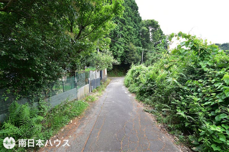 四元町 売土地 【前面道路】東向きの前面道路です！