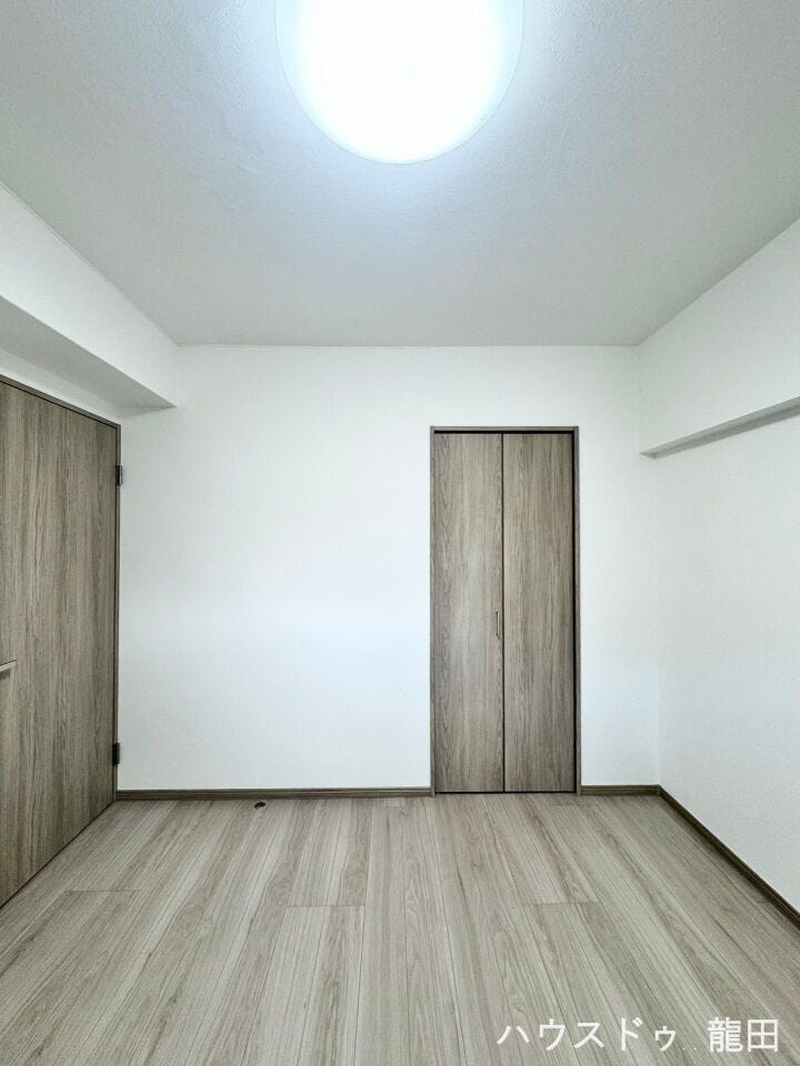 クローゼット完備で、お部屋をすっきり広く使えます。お子様の成長や趣味の空間として、自由にご活用を。