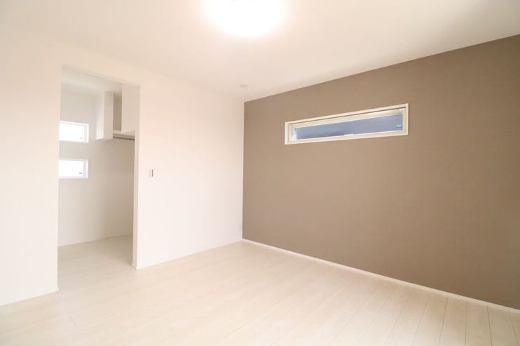 *2階8帖洋室*