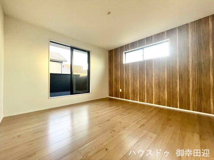 ■2階8帖洋室■心からリラックスできる静けさ、上質な眠りで、毎日をリセットします。明日への活力を養う空間です。