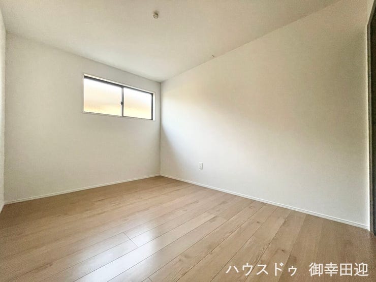 ■2階6.2帖洋室■寝室、書斎、趣味の部屋。家族の成長やライフスタイルに合わせ、様々な使い方ができる快適な空間です。