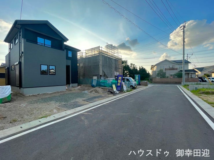 ■理想を叶える新しい暮らしの舞台■高いデザイン性と機能性を兼ね備えた住まい。ここで、家族の新しい物語が始まります。