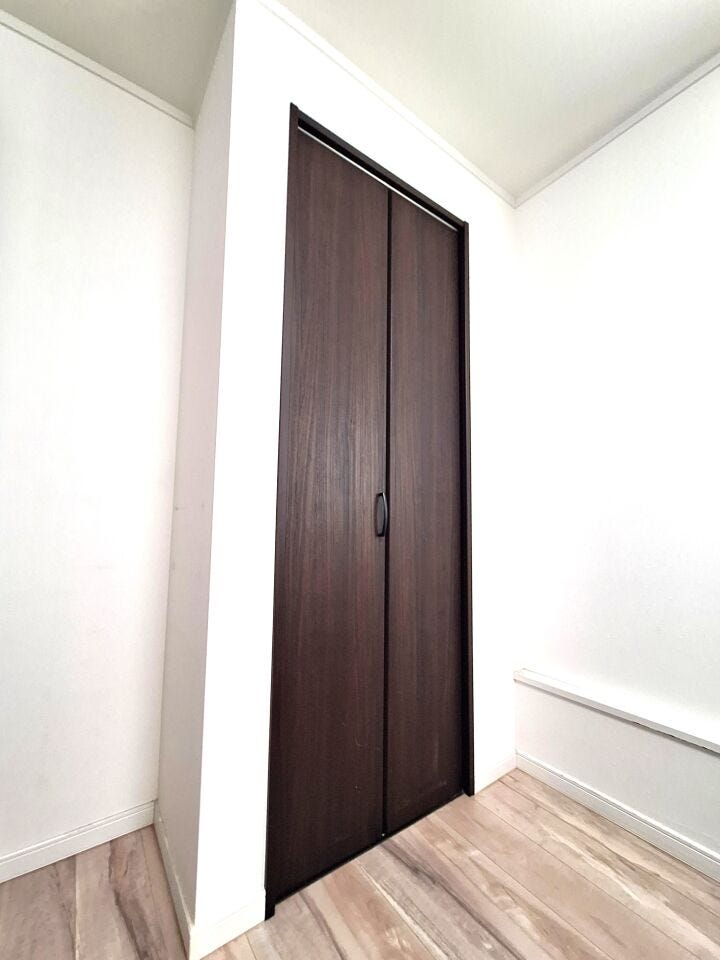 各部屋にクローゼットが備わっております。