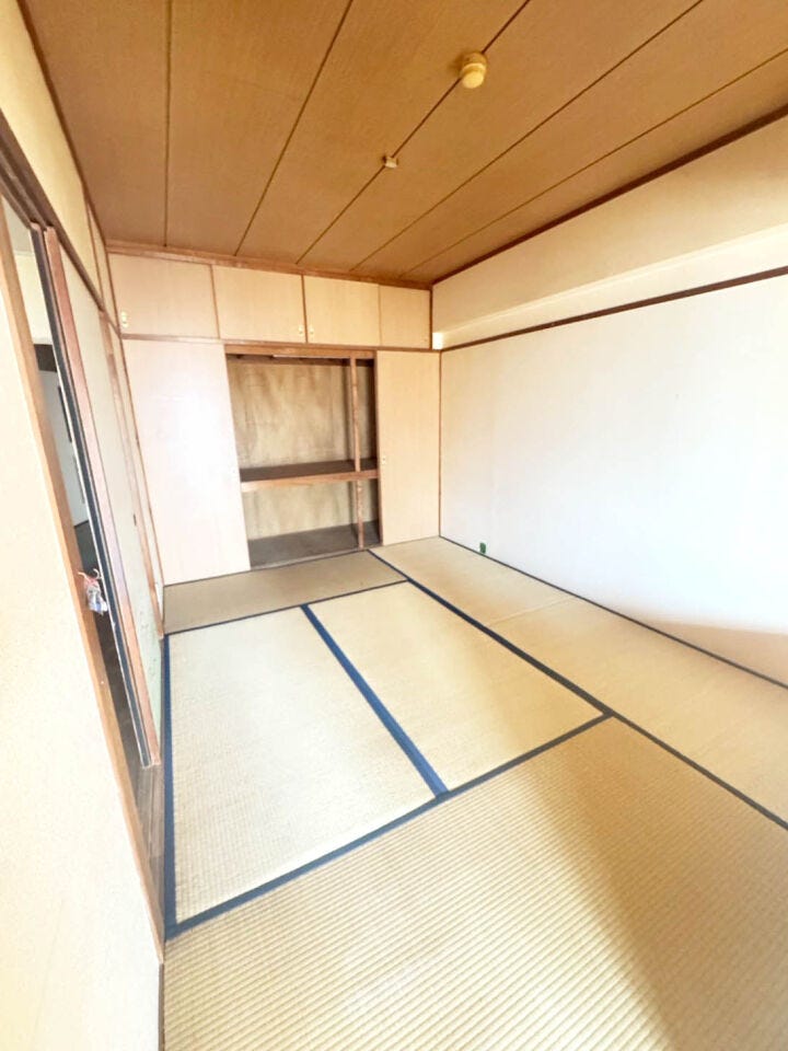 【グランドハイツ小石 中古マンション】シャンプードレッサー♪温水洗浄便座♪スーパーまで徒歩5分圏内♪
