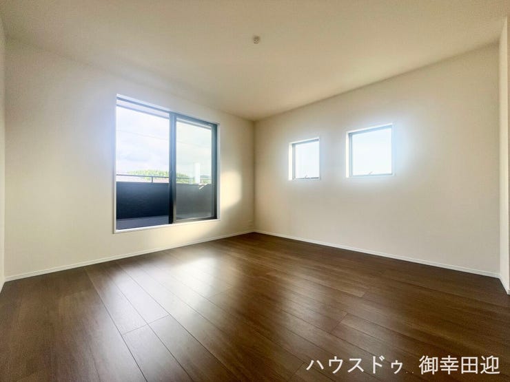 ■2階8帖洋室■心からリラックスできる静けさ、上質な眠りで、毎日をリセットします。明日への活力を養う空間です。