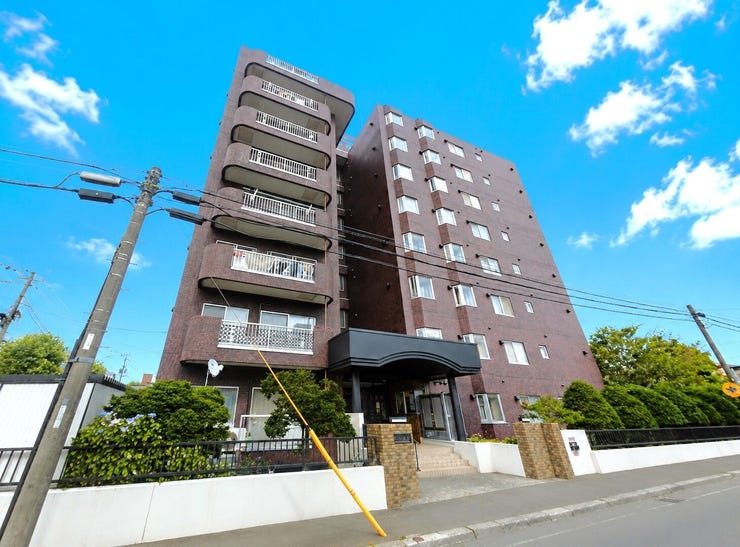 【外観】
新規リノベーション物件登場♪LDKは、ご家族それぞれの個室も確保しやすい間取りです。南向きの明るい住空間に加え、ペット飼育可・オートロック・トランクルーム付きで快適な暮らしを実現します☆