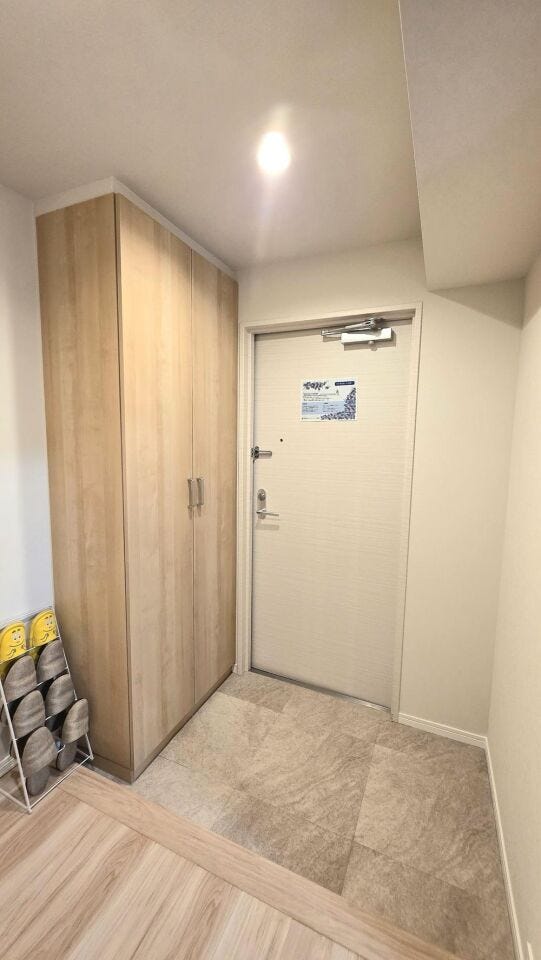 天井まで届く大型収納。家族全員の靴をスッキリ♪