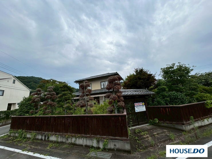 【外観】
城山町の最奥部にたたずむ豪邸