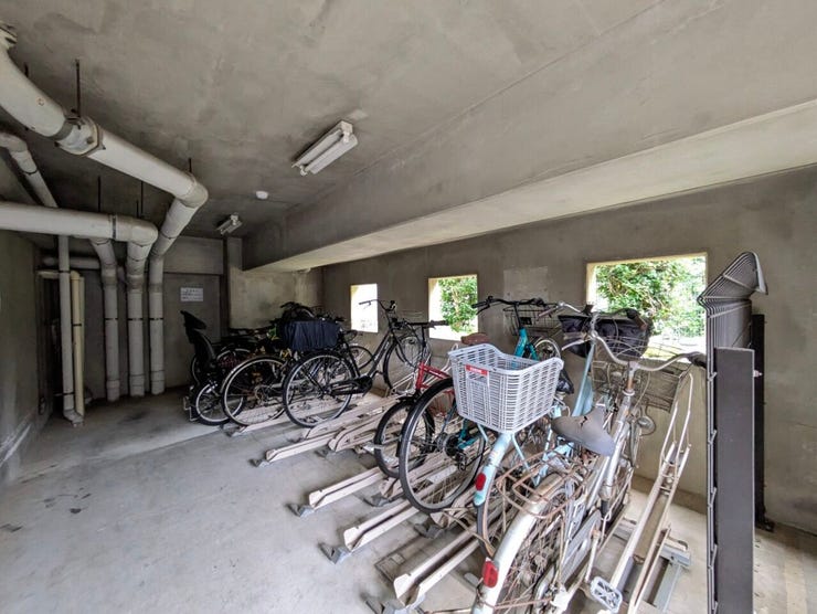 きちんと整備された駐輪場。住む方の心遣いが感じられます。空き状況は、お気軽にお問合せください。