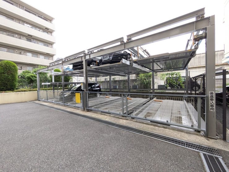 敷地内にある駐車スペースです。空き状況は、お気軽にお問合せください。