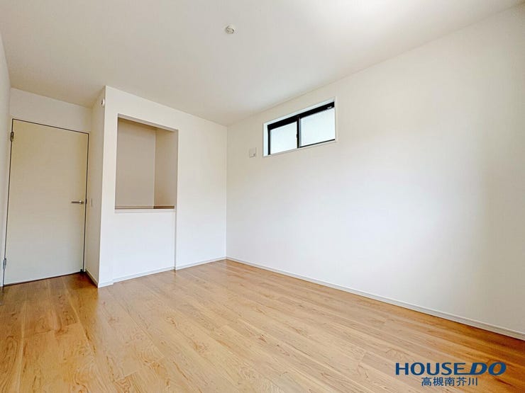 2階の6.5帖洋室。子ども部屋としてはもちろん、趣味の部屋など多彩な用途に使えるゆとりの空間。全居室に2面採光を取り入れており、明るく風通しの良い健やかな住環境がお子さまの成長を支えます。