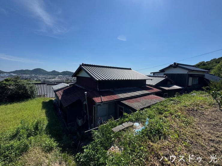 地番4704の古家は解体予定です。