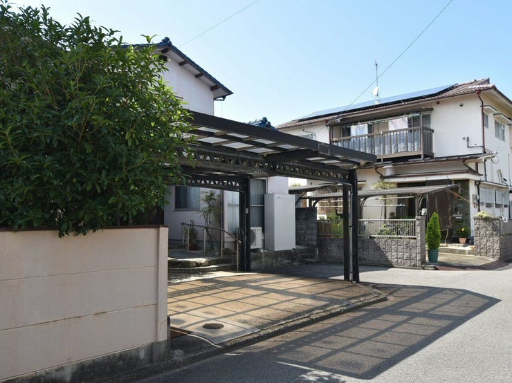 外観を南東側より撮影