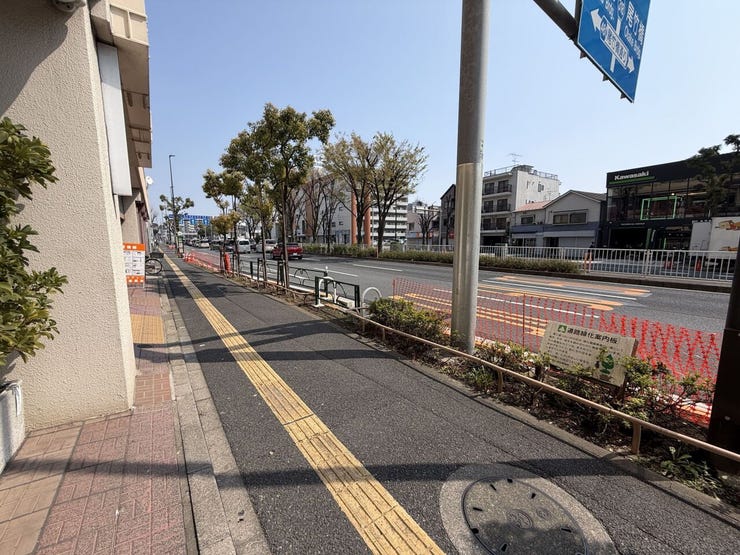 周辺は視界が開けた立地で、開放感のある住環境が魅力です。