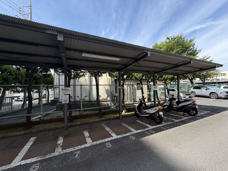 屋根付きバイク置場で雨風から大切な愛車をしっかり保護できます。