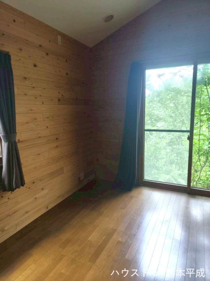 陽当たりの良い2面採光の洋室です。高台からの眺めが毎日を彩ります。