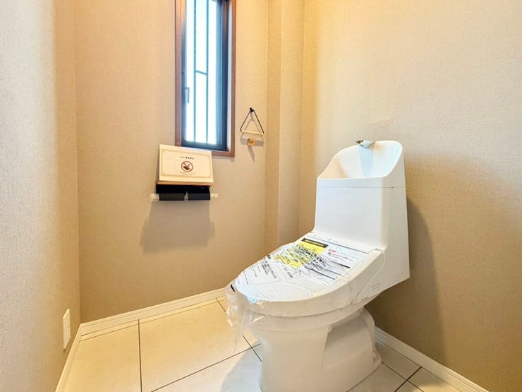 毎日使うトイレだからこそ快適に♪温水洗浄便座が標準装備!寒い冬でも便座が温かく、いつでも気持ちよくご使用いただけます♪