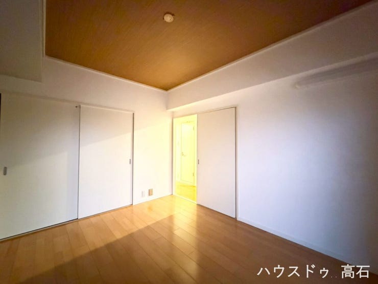 6畳洋室
お子さまの部屋や主寝室など家族構成に合わせて使いやすい空間です。