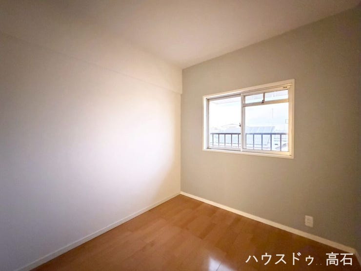 4.5畳洋室
落ち着いた雰囲気の洋室は、趣味部屋や予備室としても活用可能。