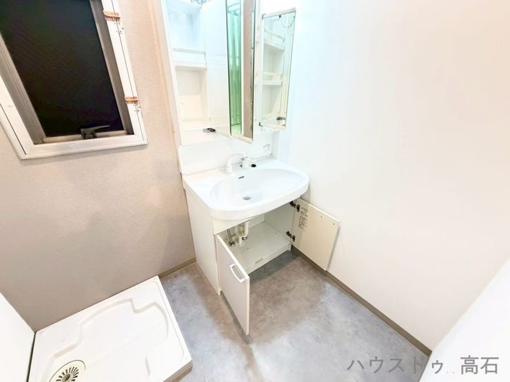 シンプルで使いやすい洗面所は、日々の身支度やお手入れがしやすい機能的な設計です。