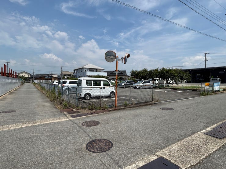 【外観】
平坦な223坪の広大な南側角地です!♪