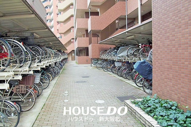 ■駐輪場置き場ございます!
■屋根付きで雨が降っても大事な自転車が傷みにくくいいですね