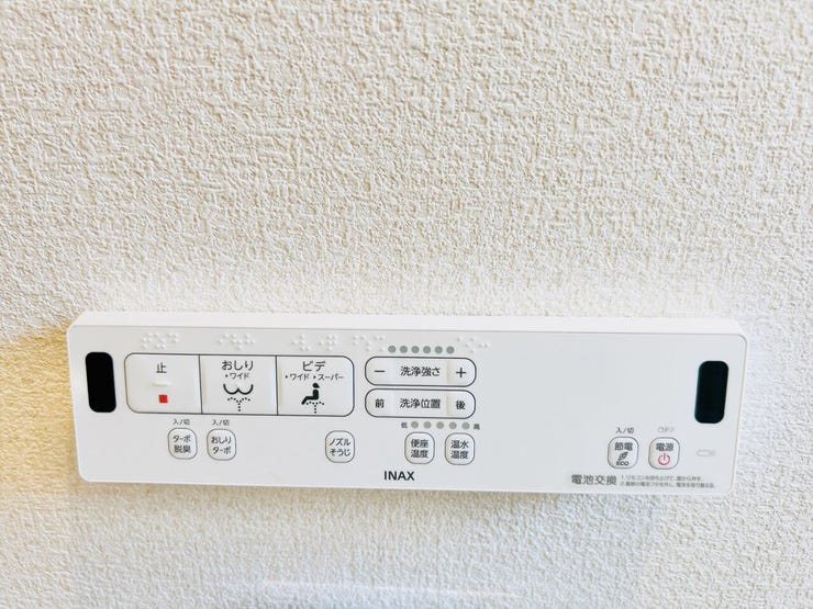 年中温かいので安心して便座に座ることができます。また、感染症予防などのメリットも!冬場のヒヤッとする不快感を無くし、体の冷えや血圧の急変動を防ぎます。みんなが毎日ホッとリラックスして使える空間です