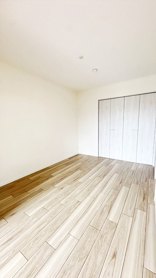 ゆとりある広さの洋室は、ソファなどの家具を自由に配置できる、くつろぎの空間となっています。